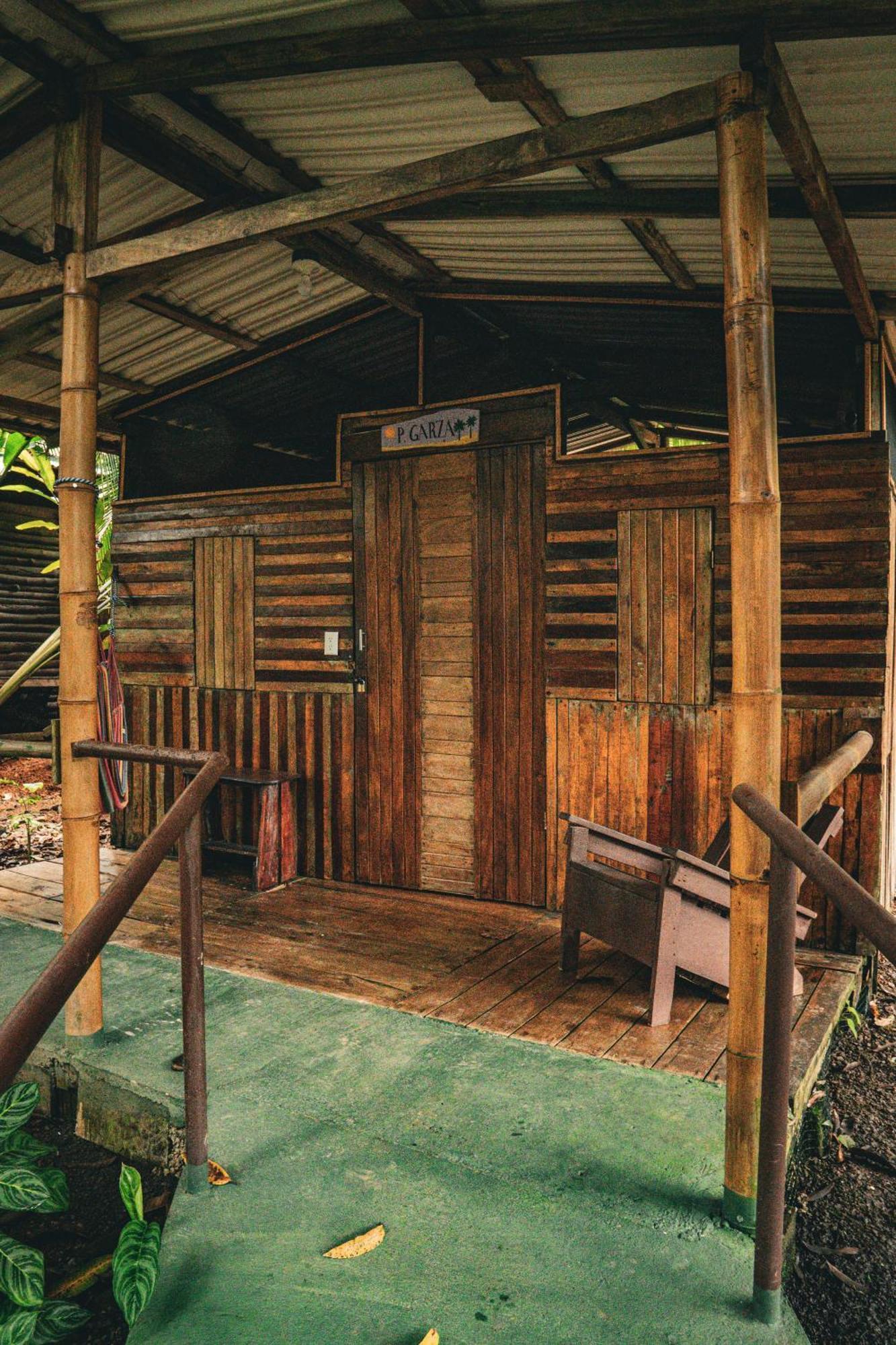Flutterby House Hostal *
